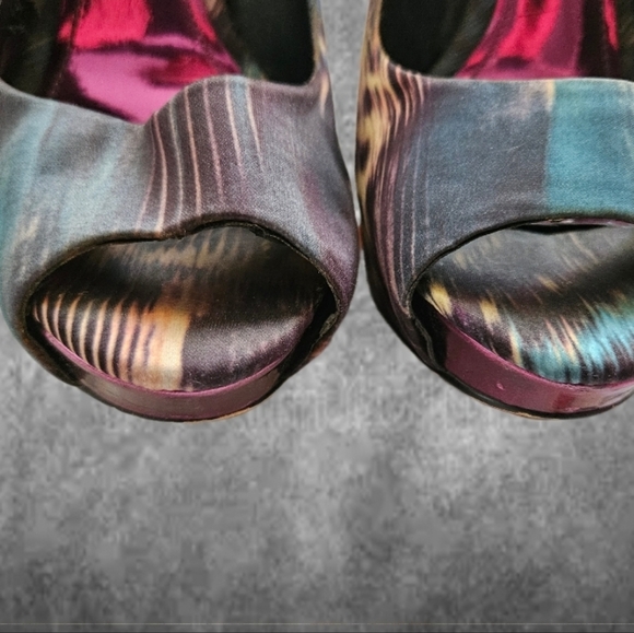Aldo Purple/Blue Satin Peep Toe Platform Pumps Purple Metallic Heels-Size 6.5 - Picture 2 of 6